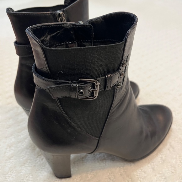 Aquatalia black leather bootie, sz 7.5 - Picture 6 of 10